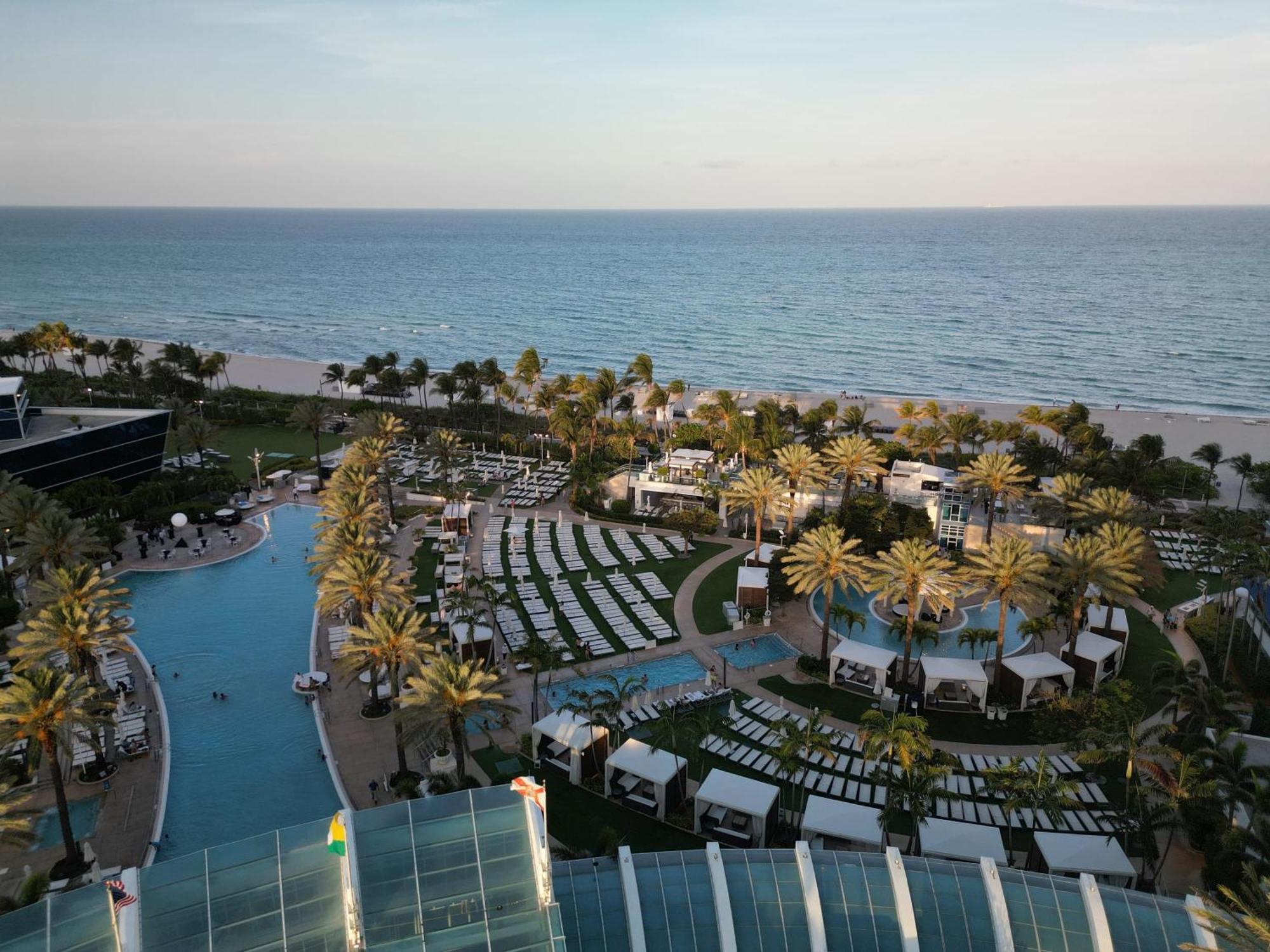 מיאמי ביץ' Fontainebleau Resort Balcony W Ocean And City View מראה חיצוני תמונה